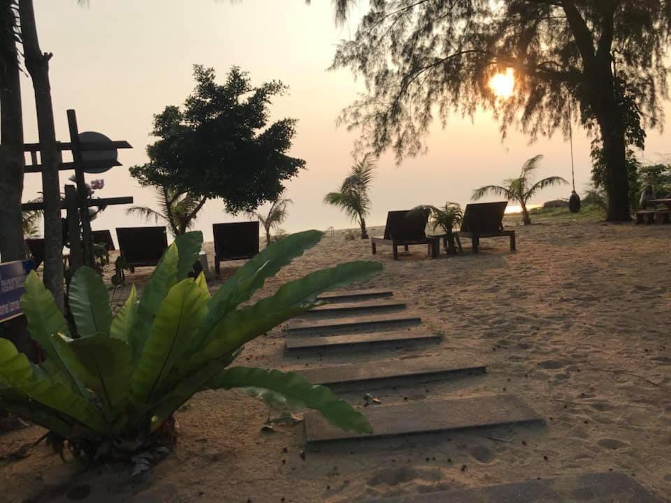 Had Lamae Resort Ban Pak Nam Lamae 外观 照片